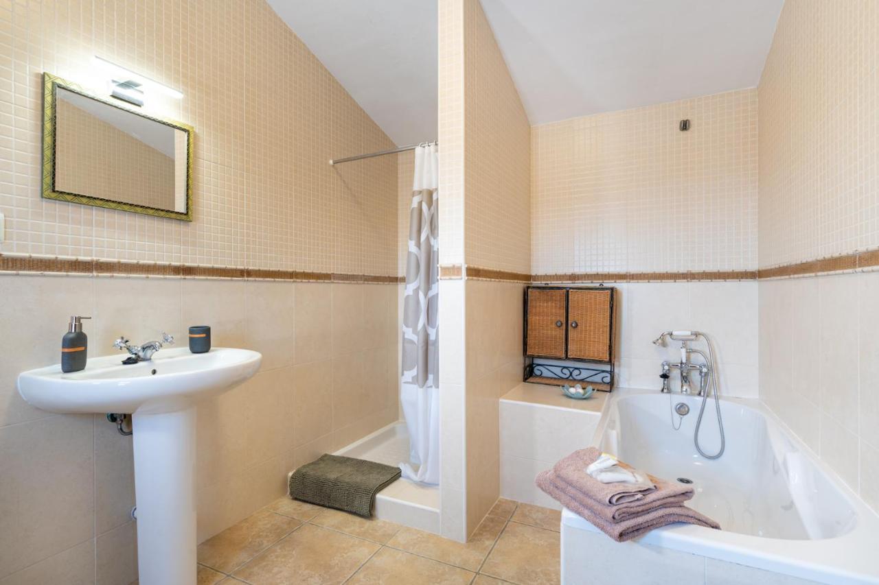 Hacienda La Buena Vida B&B En Appartementen Algarinejo Екстер'єр фото